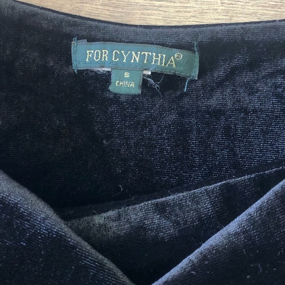 FOR CYNTHIA COLD SHOULDER ELBOW SLEEVES TIGHT WAIST FALLING NECK LINE VELVET TOP - Picture 7 of 9